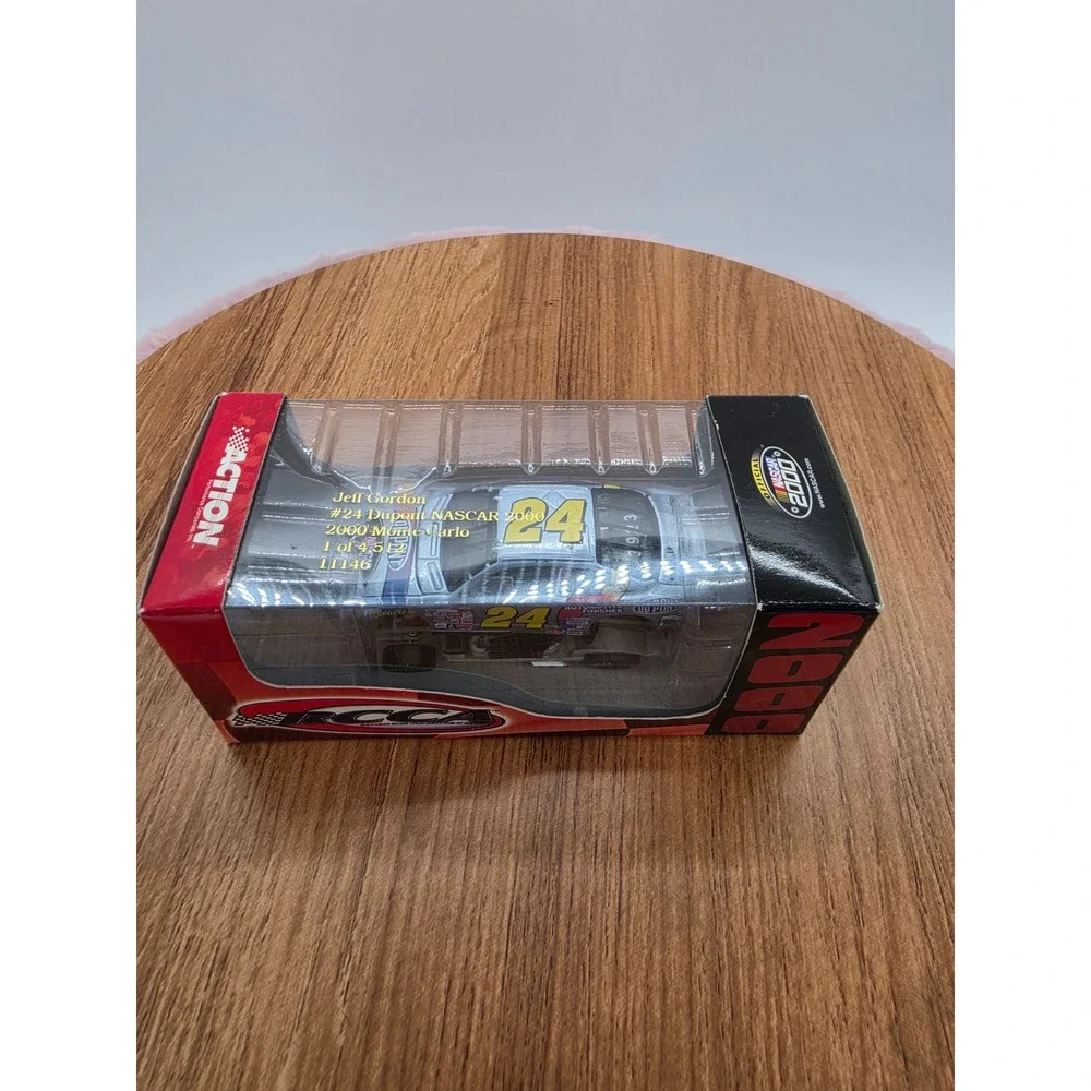 Jeff Gordon #24 DuPont NASCAR 2000 Monte Carlo 1:64 RCCA Action Diecast Car